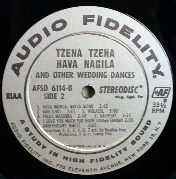 Harry Brown (18), Ray Musiker, Sonny Kippe, Skippy Sperling, Marvin Kutcher, Charles Karoll, Sam Kutcher : Tzena Tzena, Hava Nagila And Other Wedding Dances (LP, Album, Sil)